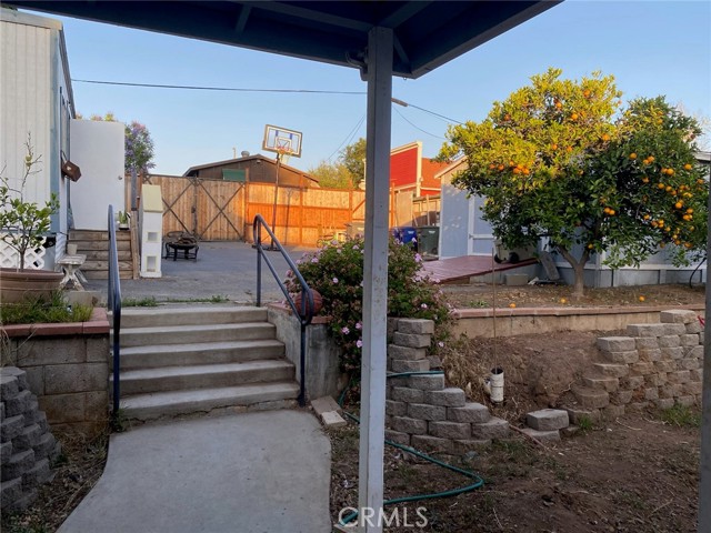 522 S Pico Avenue, Fallbrook CA: https://media.crmls.org/medias/6daa7017-3877-4833-a2bc-159417098688.jpg