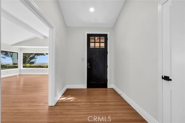 Detail Gallery Image 4 of 56 For 2417 Sunnyside Ridge Rd, Rancho Palos Verdes,  CA 90275 - 4 Beds | 3/1 Baths