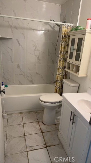 Detail Gallery Image 8 of 13 For 4109 W 5th #A1,  Santa Ana,  CA 92703 - 2 Beds | 2 Baths