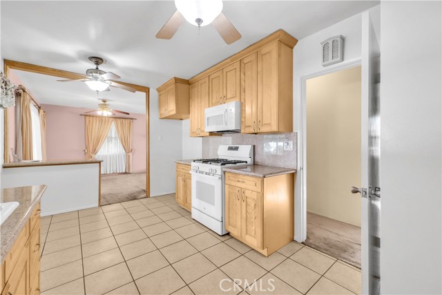 3921 Heidi, Riverside CA: https://media.crmls.org/medias/6dad52eb-0cd0-428d-b0b7-0c5109b48386.jpg