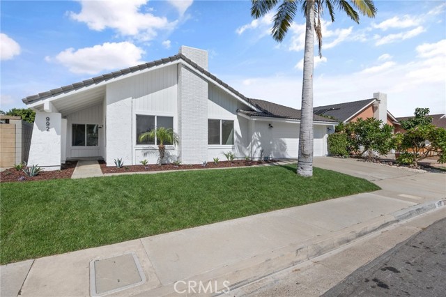 992 Carnation Ave, Costa Mesa, CA 92626