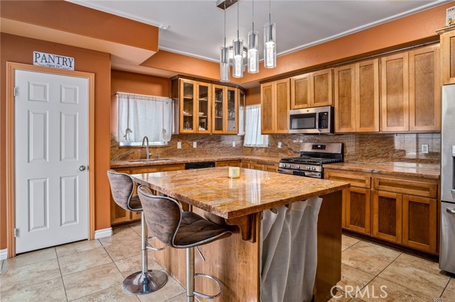 Detail Gallery Image 13 of 41 For 16269 Pebble Beach Dr, Victorville,  CA 92395 - 3 Beds | 2/1 Baths