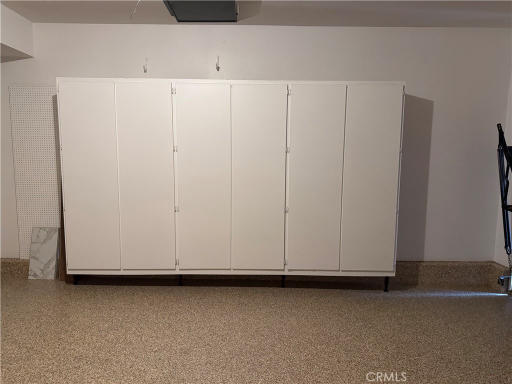 https://media.crmls.org/medias/6dae600a-fda1-4c40-804d-e71e5639b8e1.jpg?preset=X-Large