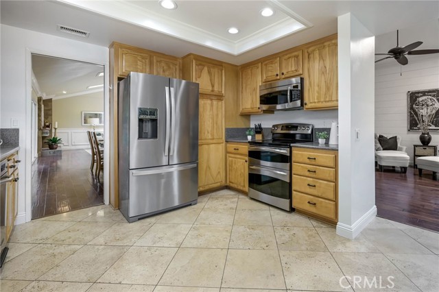 Detail Gallery Image 13 of 47 For 6587 E via Arboles, Anaheim Hills,  CA 92807 - 4 Beds | 2/1 Baths