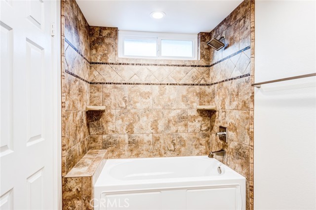 Jack & Jill Shower/Tub