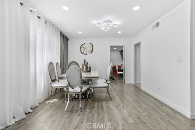 8801 Cedros Avenue, Panorama City CA: https://media.crmls.org/medias/6db07da3-7b7c-486e-a6ca-b2962d6d7a56.jpg