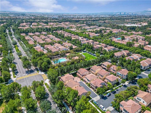 52 Norwich, Irvine CA: https://media.crmls.org/medias/6db13a20-00da-4f27-aa64-29604a57ec3b.jpg