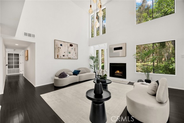 11601 Montana Avenue, Los Angeles CA: https://media.crmls.org/medias/6db1a54d-f93d-4bd6-95d2-0386c66ca125.jpg