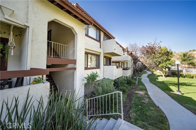 Detail Gallery Image 3 of 18 For 18053 Sundowner Way #622,  Canyon Country,  CA 91387 - 3 Beds | 2 Baths