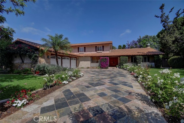 12441 La Bella Drive, Santa Ana CA: https://media.crmls.org/medias/6db41d6f-88bc-4416-8382-6f55a16ae717.jpg