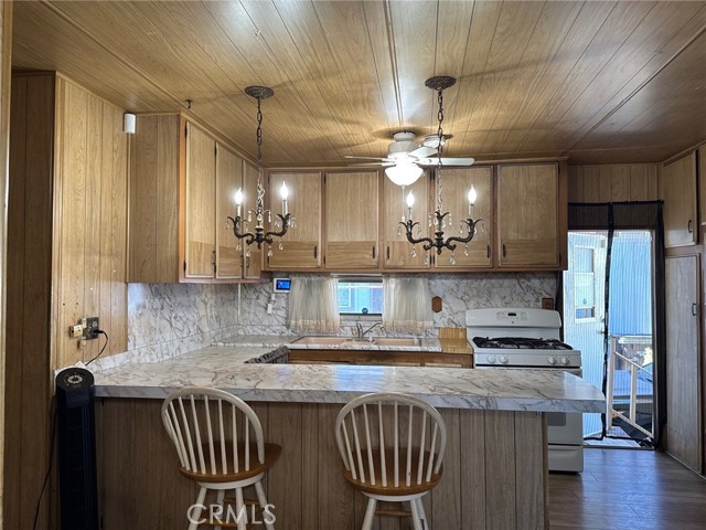 9080 Bloomfield Ave Avenue, Cypress CA: https://media.crmls.org/medias/6db4d856-1332-4e43-b764-988e286c0cdd.jpg