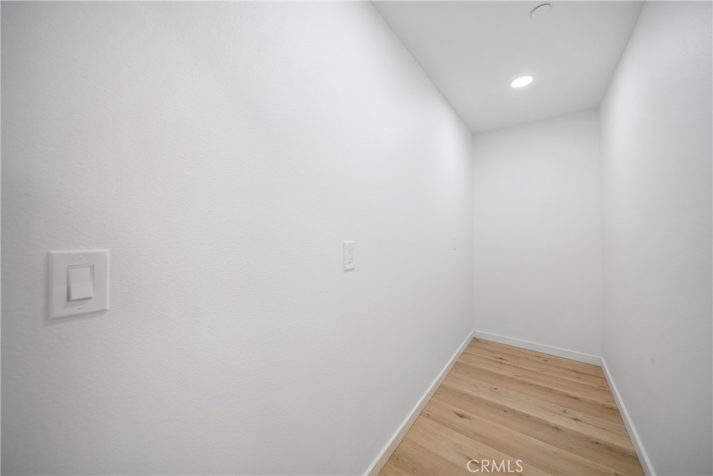 https://media.crmls.org/medias/6db549ff-12d4-4168-ab50-1a608d54d44f.jpg?preset=X-Large