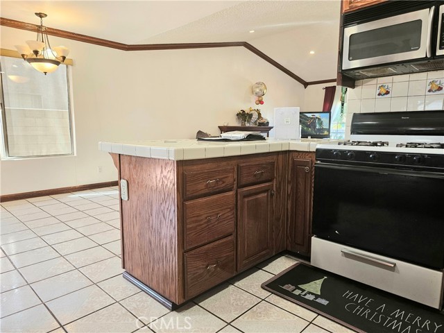 Detail Gallery Image 6 of 21 For 14955 Manzanita Dr, Fontana,  CA 92335 - 3 Beds | 2 Baths