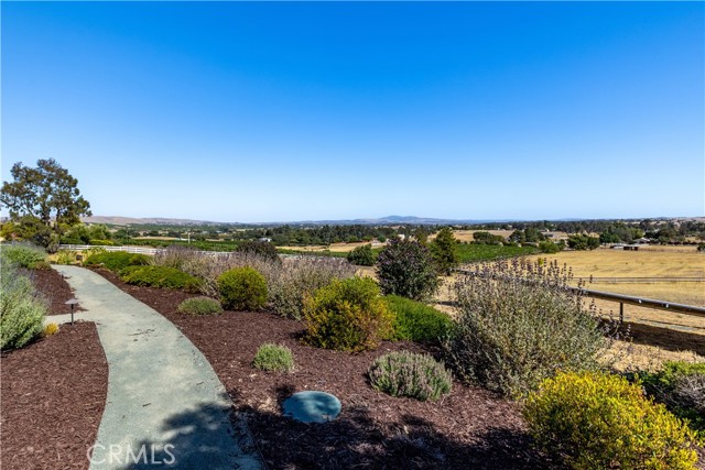 2885 Summer Ranch Road, Paso Robles CA: https://media.crmls.org/medias/6db60ebe-dcef-44a2-b9b0-3ed5a9a6beba.jpg