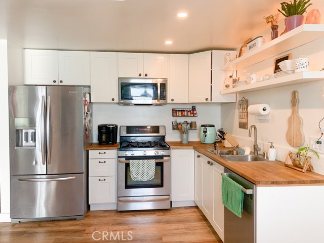 11835 Gale Ave, Hawthorne CA: https://media.crmls.org/medias/6db6460a-e34c-4ea9-80df-8d252d33fe1f.jpg