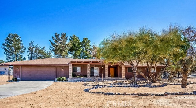 Detail Gallery Image 1 of 52 For 19801 Talihina Rd, Apple Valley,  CA 92307 - 3 Beds | 2 Baths