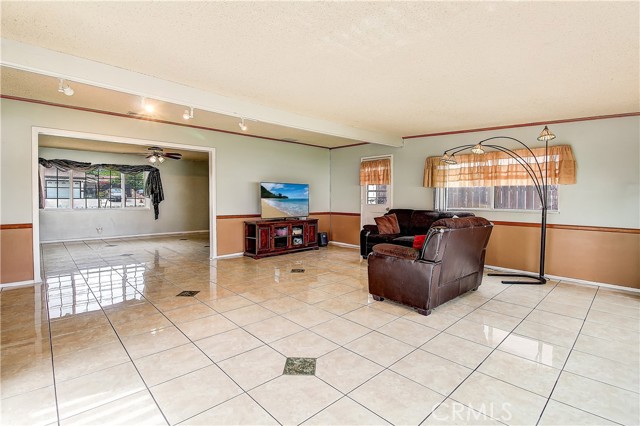 Detail Gallery Image 10 of 38 For 121 W Citron St, Corona,  CA 92882 - 3 Beds | 2 Baths