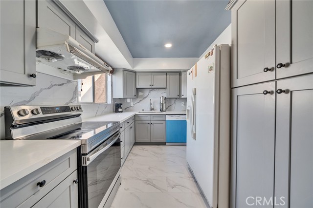 6151 Canterbury Drive, Culver City CA: https://media.crmls.org/medias/6db6adb0-e74c-4b9e-a89f-982662e5ef71.jpg