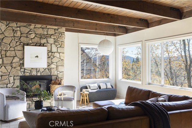 Detail Gallery Image 3 of 29 For 28000 West Shore Dr, Lake Arrowhead,  CA 92352 - 4 Beds | 3/1 Baths