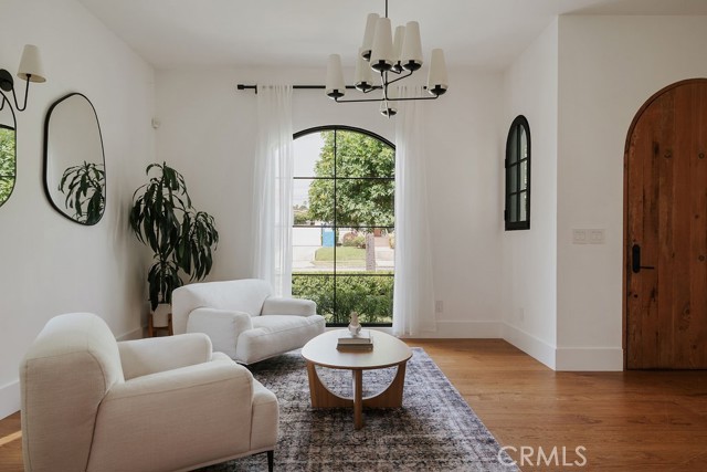 5142 Brynhurst Avenue, Los Angeles CA: https://media.crmls.org/medias/6db846ce-b9a3-4368-af44-2a838b8d8ec0.jpg