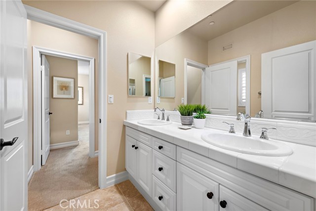 21 Corte Lomas Verdes, San Clemente CA: https://media.crmls.org/medias/6db912e1-805f-4f5a-bae3-620ccd6e4701.jpg