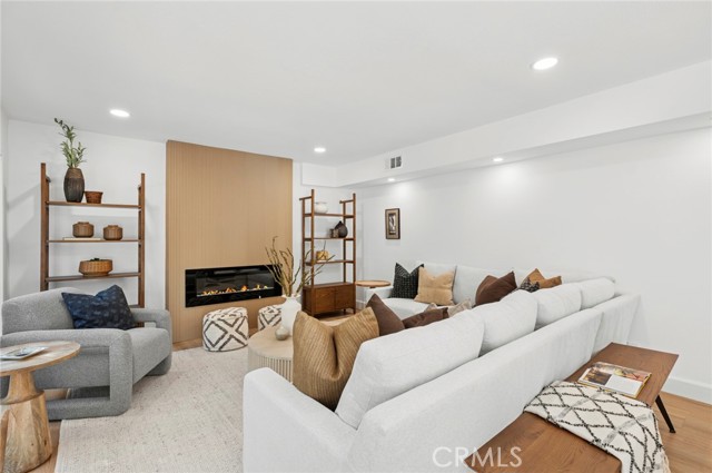 Detail Gallery Image 21 of 38 For 10222 Deerhill, Santa Ana,  CA 92705 - 4 Beds | 2/1 Baths