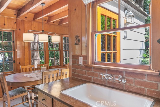 187 Cedar Circle Circle, Lake Arrowhead CA: https://media.crmls.org/medias/6db97009-7428-47b2-ab02-cb63320246bc.jpg