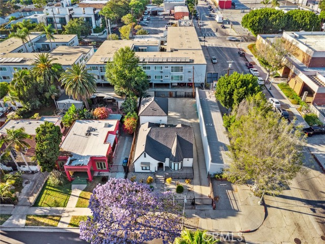 6521 Homewood Avenue, Los Angeles CA: https://media.crmls.org/medias/6dbab0e3-cac9-4d00-b4d2-d3295541402a.jpg