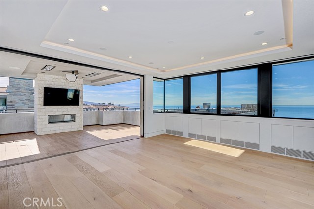 Detail Gallery Image 13 of 47 For 2016 Ocean, Manhattan Beach,  CA 90266 - 5 Beds | 5/2 Baths