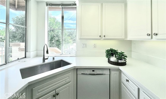 Detail Gallery Image 7 of 24 For 900 Solvay Aisle, Irvine,  CA 92606 - 2 Beds | 1 Baths