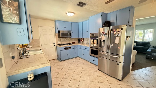 35405 Date Avenue, Yucaipa CA: https://media.crmls.org/medias/6dbb51af-35d9-4633-874a-50279847f542.jpg