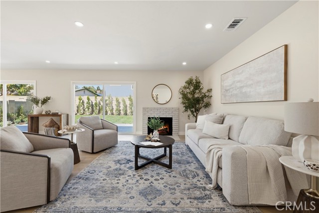 Detail Gallery Image 4 of 35 For 2133 Cochran, Simi Valley,  CA 93065 - 3 Beds | 2 Baths