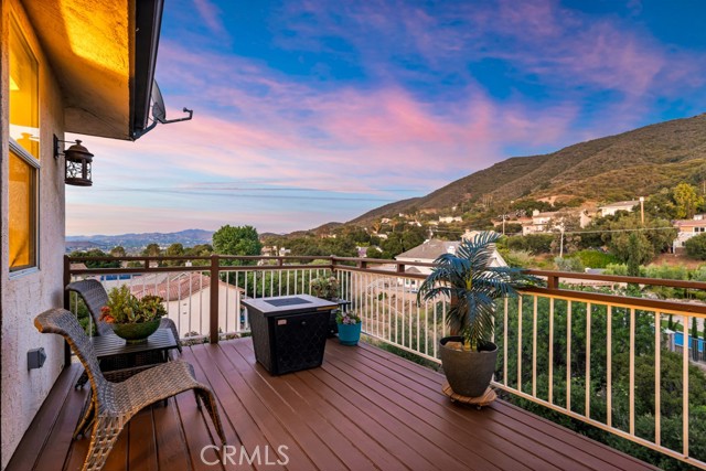 1124 Kathleen Drive, Newbury Park CA: https://media.crmls.org/medias/6dbc1a57-97b4-4c40-abb0-d9deebafb728.jpg