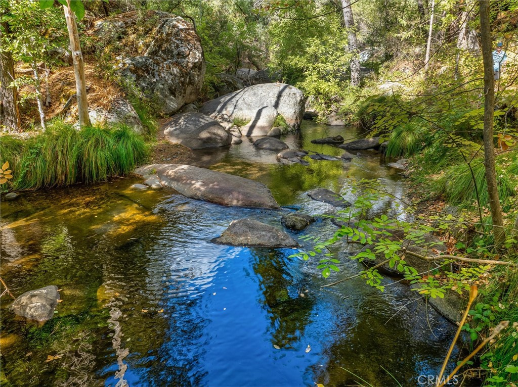 https://media.crmls.org/medias/6dbc4a7d-3ff8-45d1-a1be-47168090890d.jpg?preset=X-Large