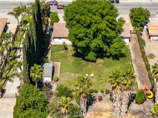 274 N Hemet Street, Hemet CA: https://media.crmls.org/medias/6dbc6712-b7e0-4763-879c-ec7433dd6eed.jpg