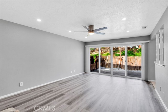 Detail Gallery Image 3 of 44 For 15846 Inyo, Victorville,  CA 92395 - 3 Beds | 2 Baths