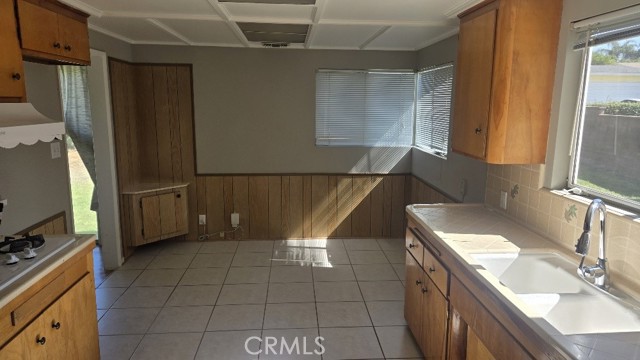 Detail Gallery Image 5 of 16 For 587 Greenfield Ct, Upland,  CA 91786 - 2 Beds | 2 Baths