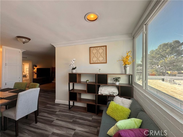 Detail Gallery Image 5 of 19 For 540 Kelton #502,  Los Angeles,  CA 90024 - 2 Beds | 2/1 Baths