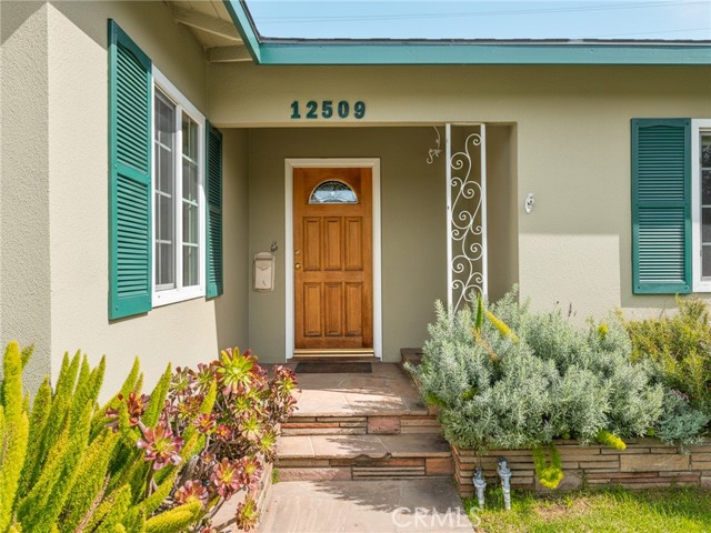 Detail Gallery Image 3 of 35 For 12509 Manor Dr, Hawthorne,  CA 90250 - 3 Beds | 2 Baths