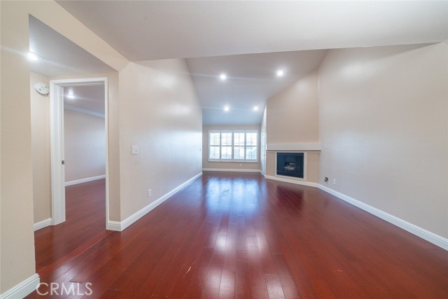 5530 Owensmouth Avenue, 320 photo 2