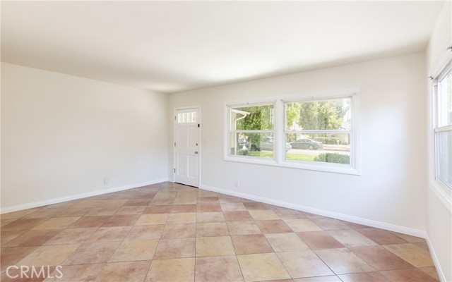 7441 Sylvia Avenue, Reseda CA: https://media.crmls.org/medias/6dc0e3ef-af9c-45b8-8110-1fcb9b6c6bb3.jpg