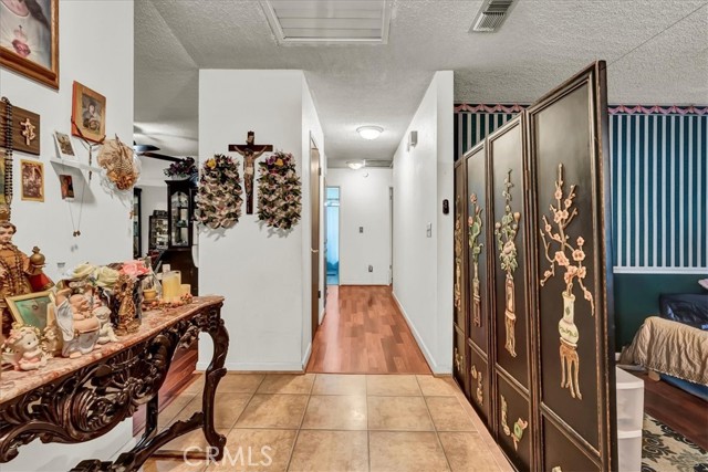 355 Kenwood Drive, Lemoore CA: https://media.crmls.org/medias/6dc159e5-6fc5-490d-82bb-699f99f3aaec.jpg