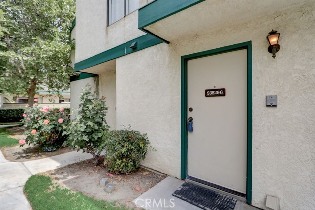 Detail Gallery Image 3 of 31 For 23526 Newhall Ave #6,  Newhall,  CA 91321 - 2 Beds | 1/1 Baths