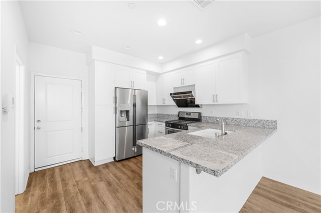 Detail Gallery Image 6 of 23 For 5657 Mcculloch Ave #102,  Temple City,  CA 91780 - 3 Beds | 3 Baths
