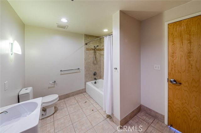 1111 South Grand Avenue, 518 photo 24