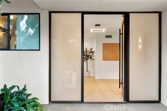 5265 Del Moreno Drive, Woodland Hills CA: https://media.crmls.org/medias/6dc27d78-6c17-49ee-9439-5e5b49edfc74.jpg
