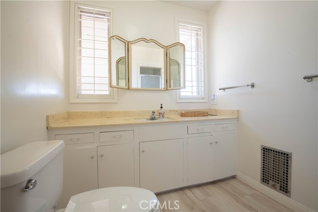 2475 Sunset Drive, Riverside CA: https://media.crmls.org/medias/6dc30c6c-ff23-43b7-a2a2-a21ba872add2.jpg