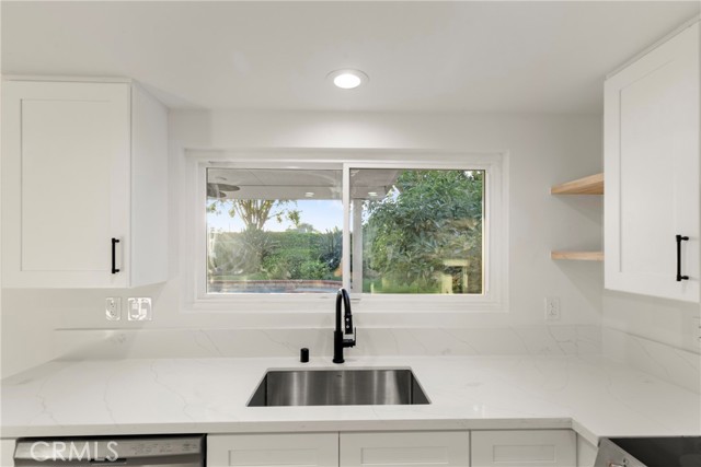 13711 Farmington Road, Tustin CA: https://media.crmls.org/medias/6dc325b8-349f-4a7c-99f9-33b64f8f41e5.jpg