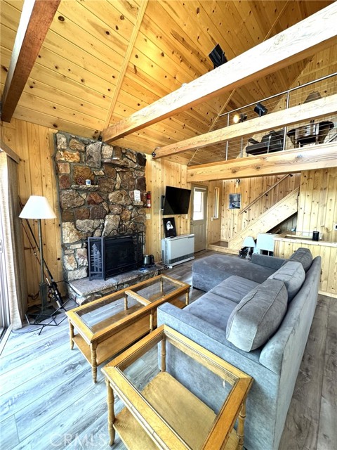 Detail Gallery Image 22 of 44 For 38532 N Shore Dr, Fawnskin,  CA 92333 - 3 Beds | 2/1 Baths