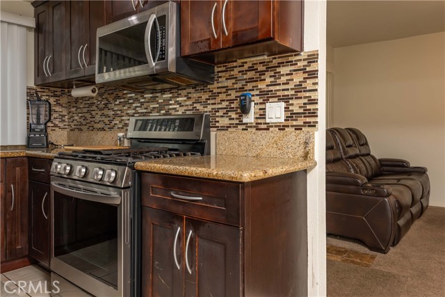 Detail Gallery Image 5 of 26 For 16710 Orange #L59,  Paramount,  CA 90723 - 3 Beds | 2/1 Baths